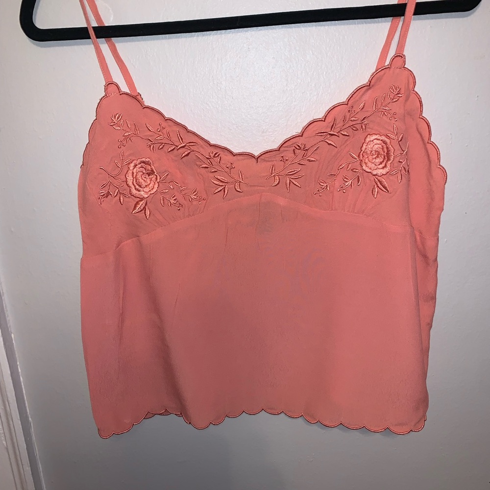 Very cute going out cami. Super cute detail and scallop edges